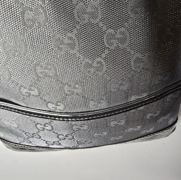 Gucci Silver Guccisima Crossbody Bag - Picture 8 of 16